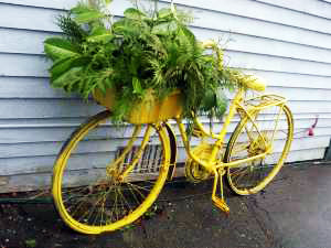 guerrilla_garden_recycled_bike_planter